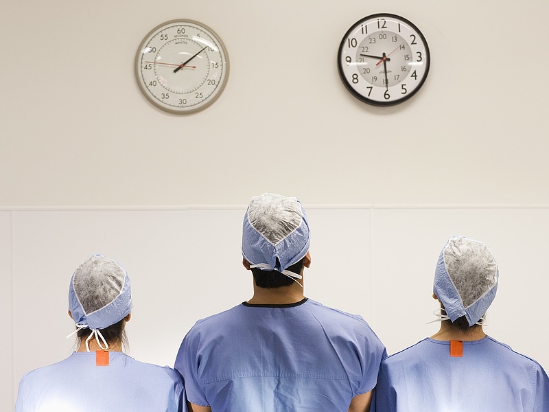Ketyeg az óra, vészforgatókönyvekkel készülnek a kórházi beszállítók
