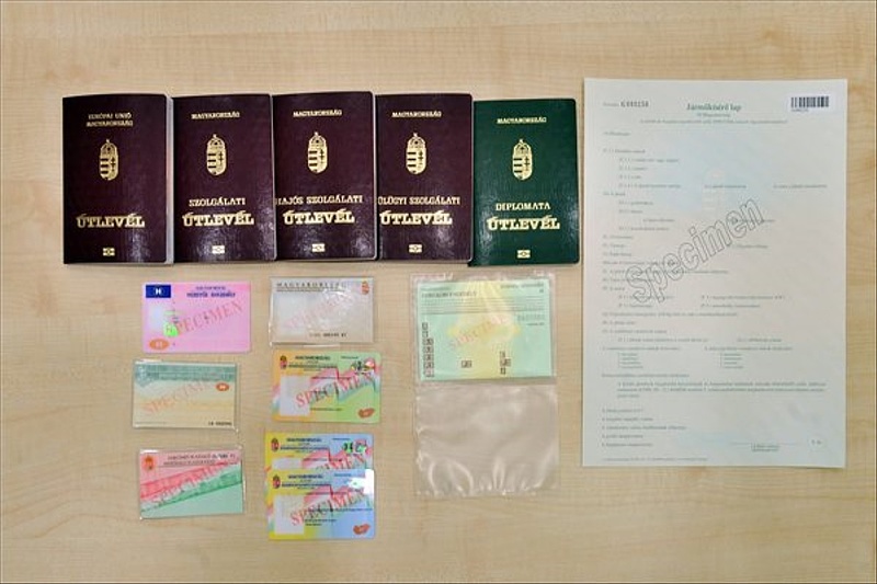 Osztogatja a kormány a diplomata-útlevelet, négy év alatt több mint tízezret