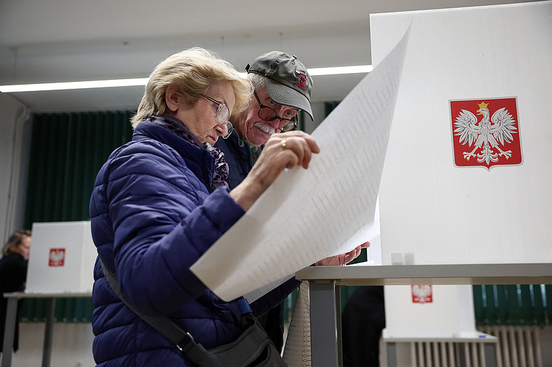 Rengetegen mentek el szavazni a lengyel választásokon 