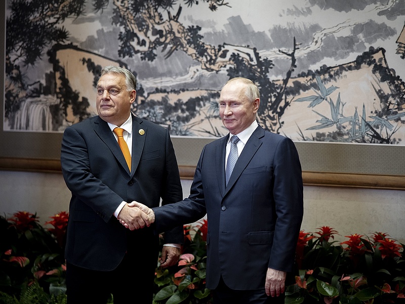 Putyin másfél év után találkozott EU-s kormányfővel – Orbán Viktorral
