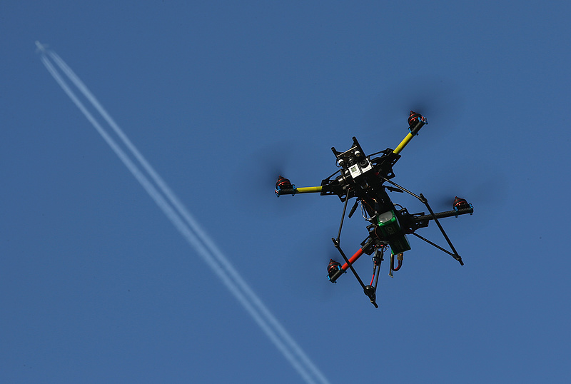 Közveszélyes játékszer lehet a drón, csínján kell bánni vele – videó