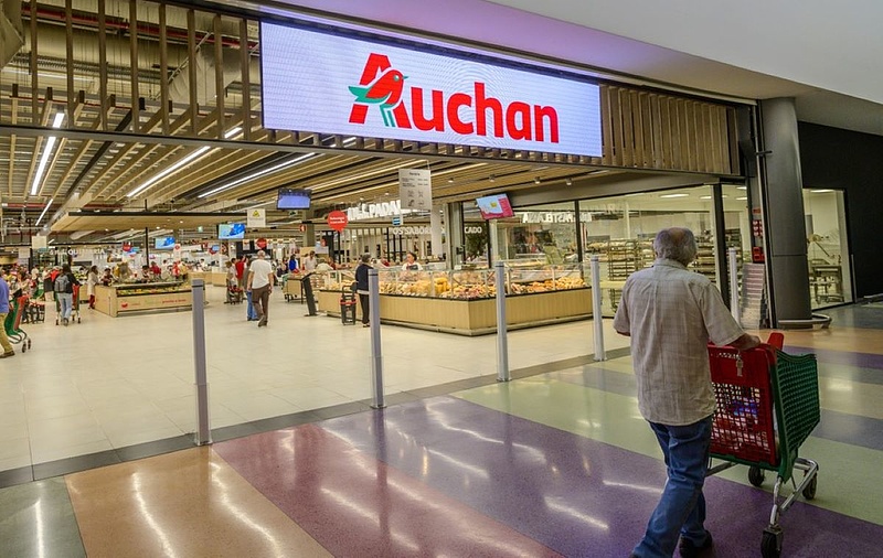 Magyar milliárdos vásárolta be magát az Auchanba