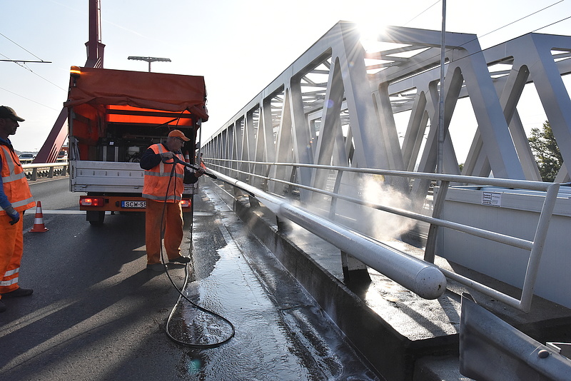 Szombaton mossák az egyik fővárosi hidat, érdemes előtte tájékozódni