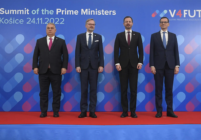 Orbán Putyinozik, Kaczynski padlózott, Fico fenyegetőzik - van még értelme a V4-nek?