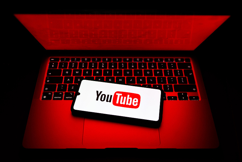 Mostantól dúdolással is rákereshet zenékre: új funkciókkal rukkol elő a YouTube 