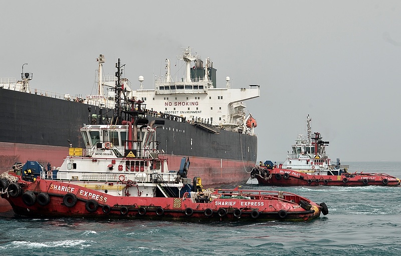 Árnyékflottával és trükkök százaival csempészik az olajat az irániak