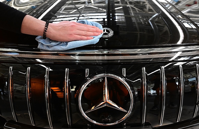 Brutális árversenyre panaszkodik a Mercedes-Benz, hat százalékot estek a részvények