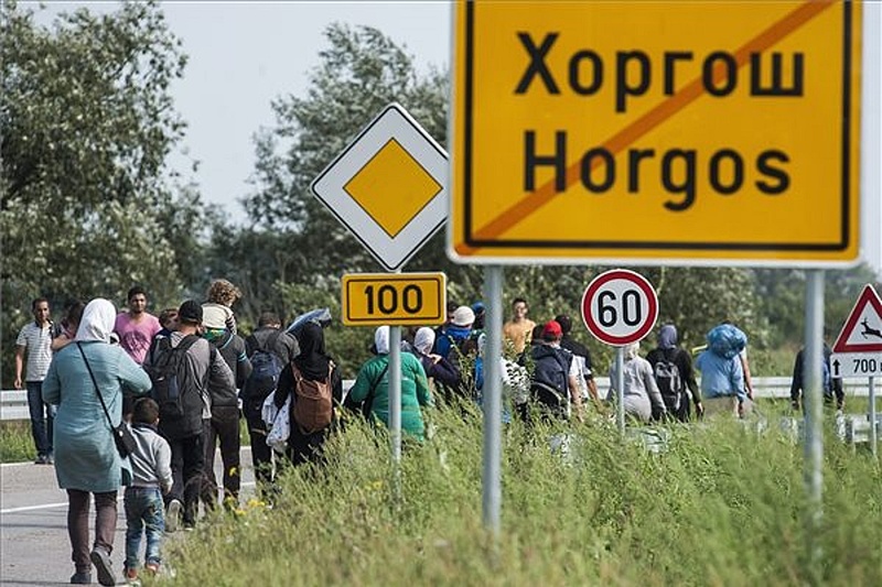 Egymásnak estek az embercsempész bandák: a magyar oldalra is áthallatszott a lövöldözés