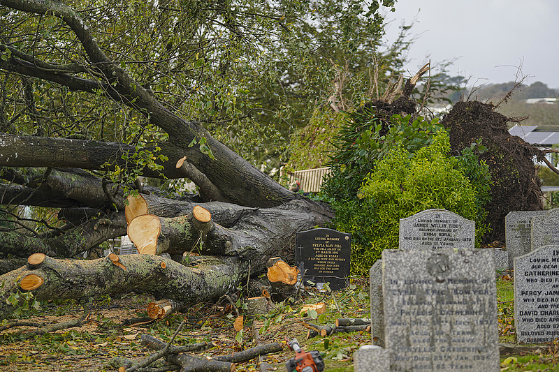 Tíz áldozatot követelt a brutális erejű Ciarán vihar Európában