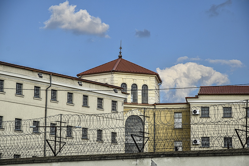 A kormány elismerte: eddig 1634 külföldi embercsempészt engedett ki a magyar börtönökből