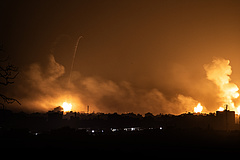 Az izraeli hadsereg „kettévágta” a Gázai övezetet
