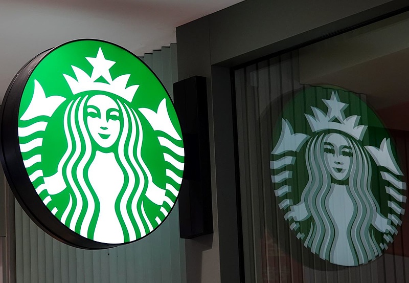Starbucks: megszorítások és rekordok