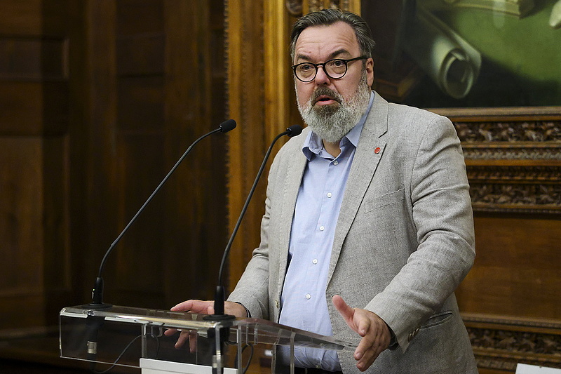 L. Simon László kirúgása a Parlamentet is megrázta