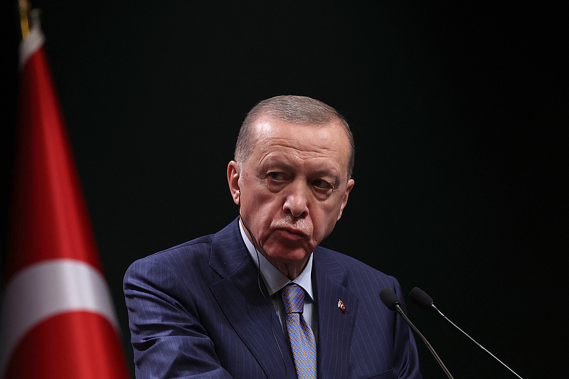 Lehullhat Erdogan ortodox álarca, rettegnek a befektetők