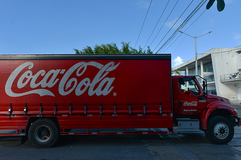 Lúgos hatású tisztítószer volt egy Coca-Cola-termékben