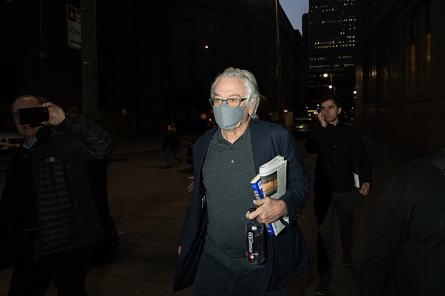 Robert De Niro távozik a New York-i szövetségi bíróságról 2023. november 8-án.