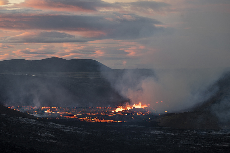 Rettegnek a vulkántól, szükségállapotot hirdettek Izlandon