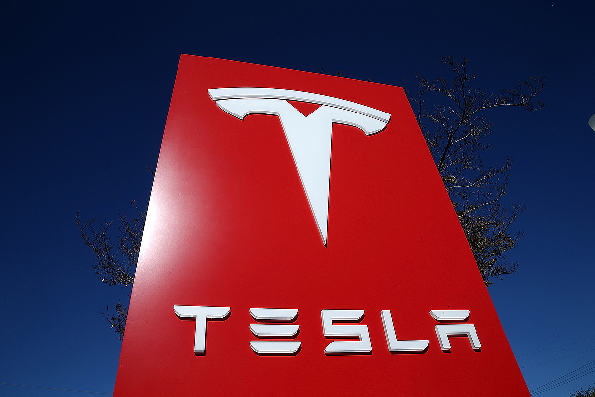 Nagyot zuhant a Tesla profitja, de ez sem állította meg a kereskedőket