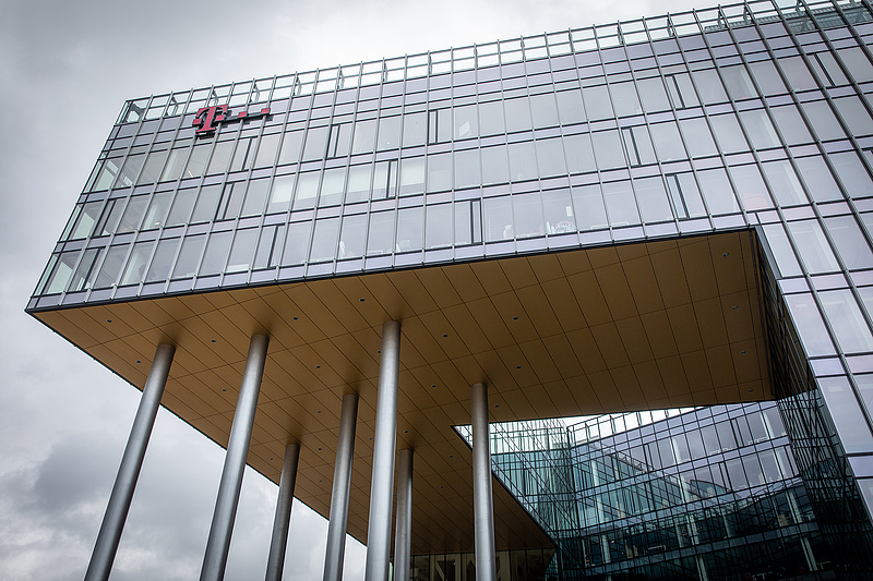 Segít leszámolni a banki csalókkal a Magyar Telekom