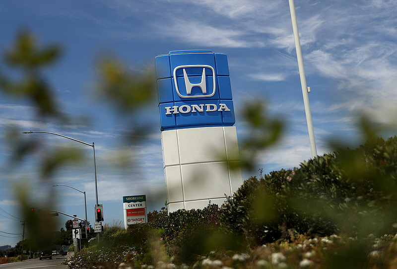 Közel negyedmillió autót hív vissza a Honda