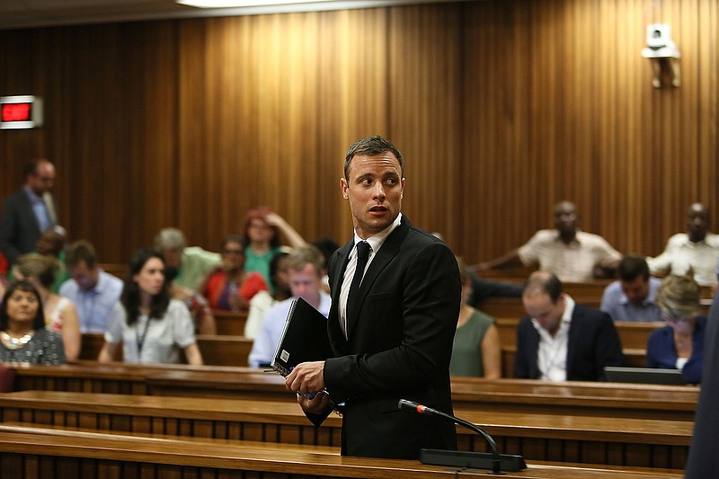 A barátnőjét lelövő Oscar Pistorius előbb szabadulhat a börtönből