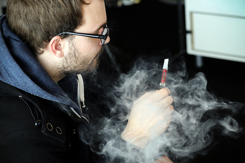 Megmenekülhet 1,8 millió magyar cigarettázó a tüdőráktól? 