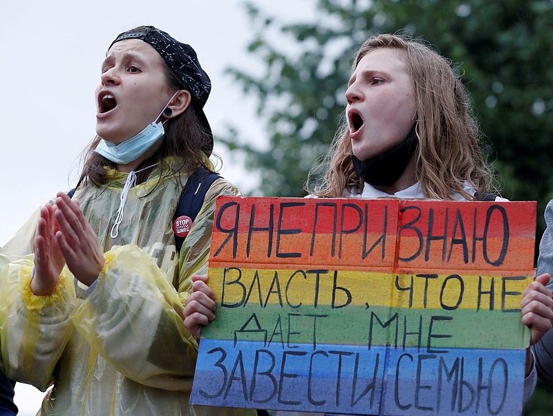 Bealkonyult a szivárványos színeknek Oroszországban