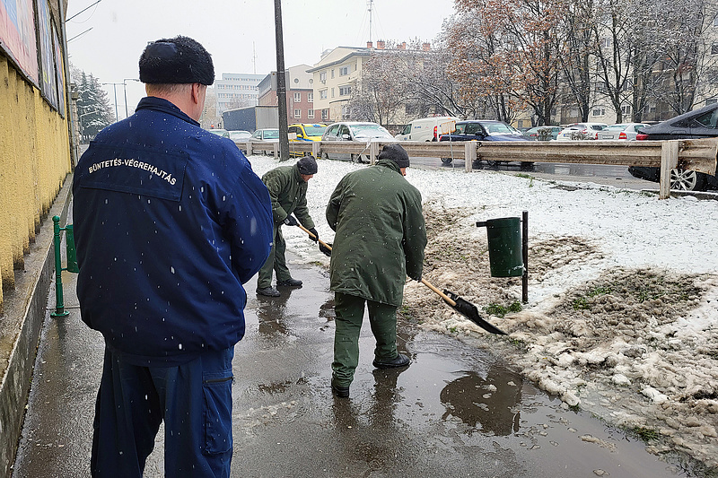 Elítélt rabokkal takaríttatják a havat országszerte