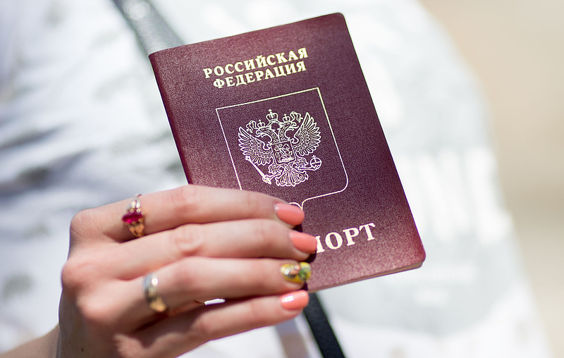 Ezeknek az oroszoknak kell leadniuk az útlevelüket, de villámgyorsan
