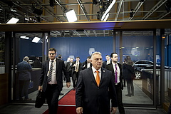 Orbán túszul ejtette Kijev túlélését, sakkban tartja az uniót