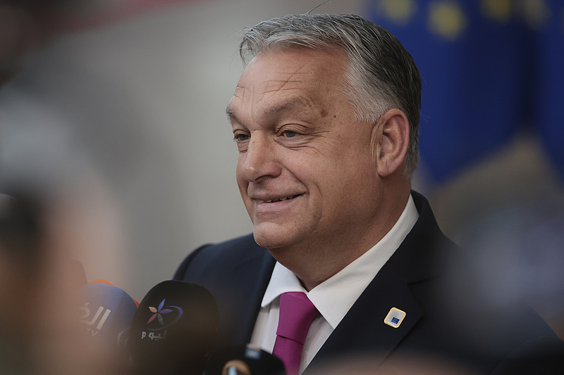 Közel egymilliós fizetésemelés segíti Orbán Viktort a nehéz időkben