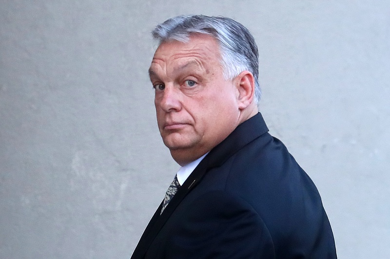 Orbán Viktor még gyorsan alakított egyet a kormányán