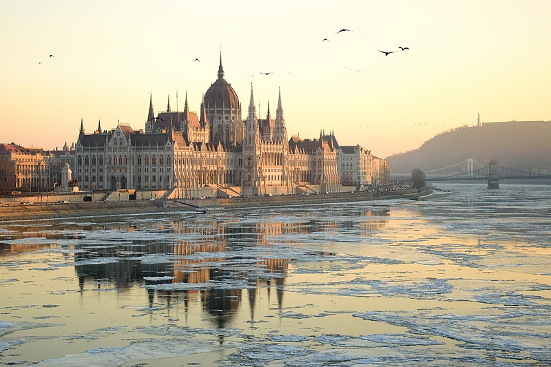 El kellett kezdeni az árvízi védekezést Budapesten