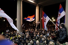 Putyinék is idegesek a szerbiai tüntetések miatt, újabb Majdanról beszélnek