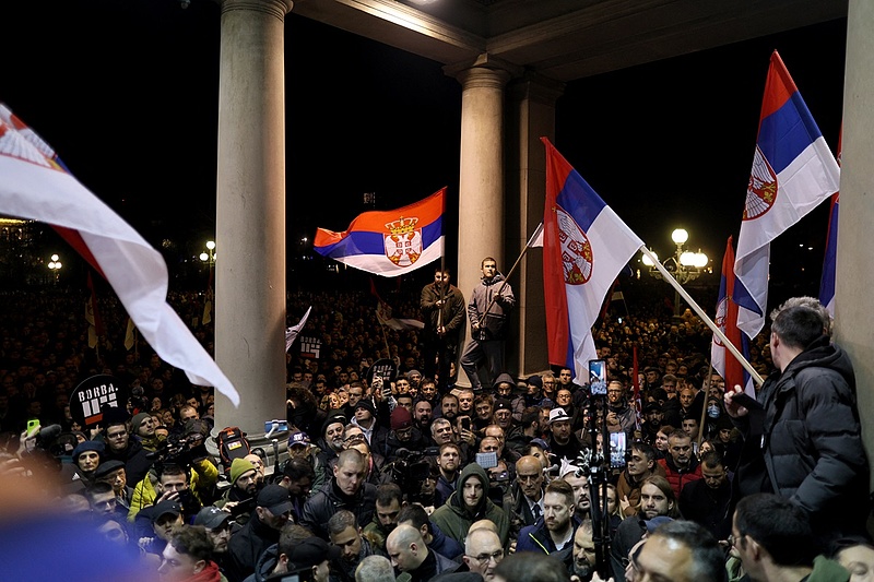 Putyinék is idegesek a szerbiai tüntetések miatt, újabb Majdanról beszélnek