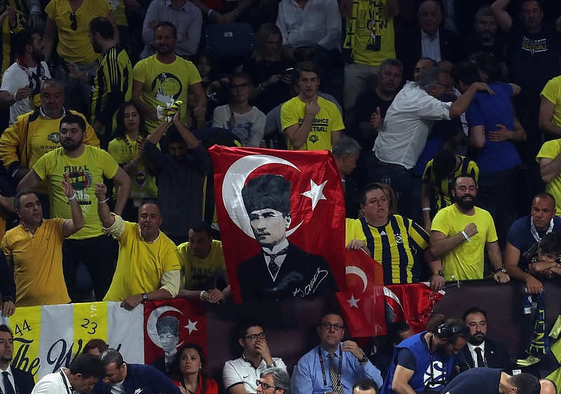 Balhé a pólókkal, Atatürk nélkül nem fociznak a törökök