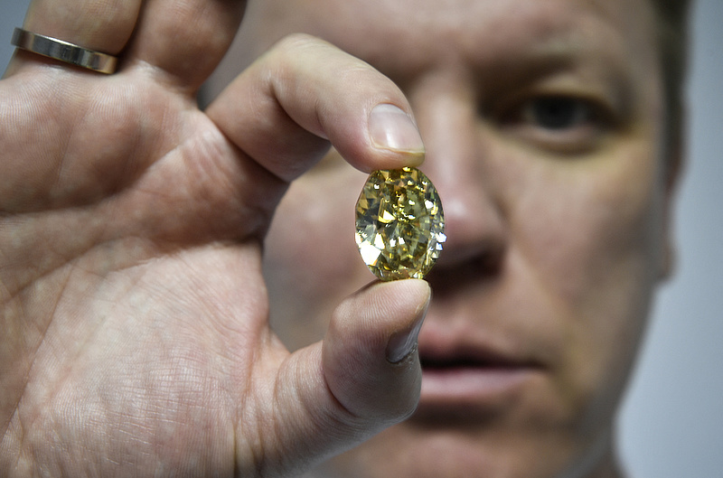 Befagyasztják a világ legnagyobb gyémánttermelője, az orosz Alrosa vagyonát 