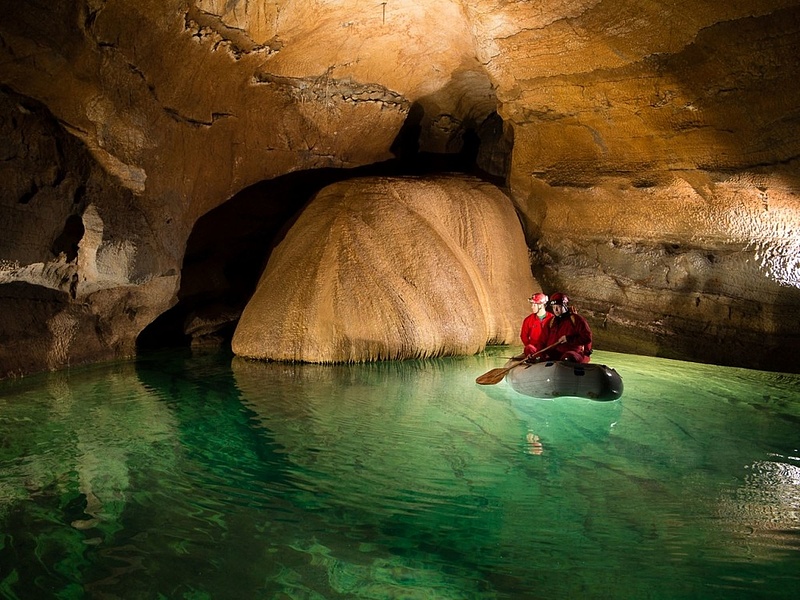 Búvároknak kellett bemenni a turistákhoz, akkora a víz a népszerű barlangban 