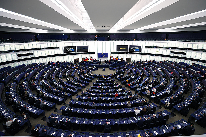 Előretört a jobboldal, komoly átalakulás jöhet az Európai Parlamentben