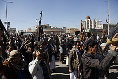 Támadás indult a jemeni lázadók ellen
