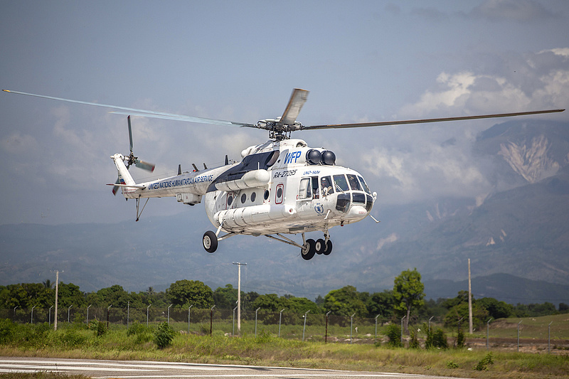 Túszokat ejtettek az ENSZ egyik helikopterén