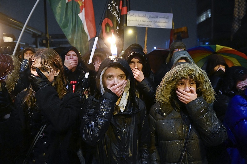 „Pintér Sándort lefektetjük aludni”: tüntettek a diákok