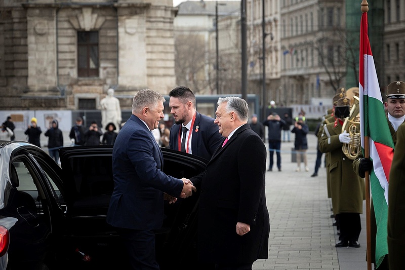 Huszáros fogadásban részesült Orbán Viktor pozsonyi kollégája Budapesten
