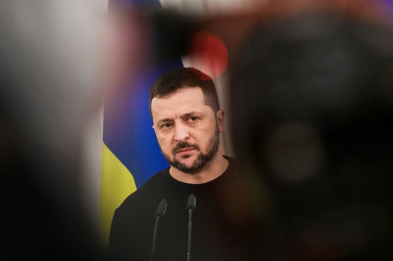 Zelenszkij az oroszok kivételével mindenkinek ukrán útlevelet adna