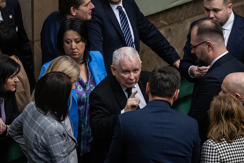 Tényleg megkínozták az ellenzéki képviselőket, vagy Kaczynski félrebeszél?