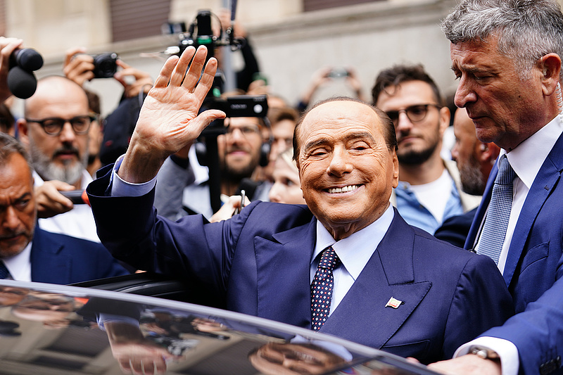 Dobra verték Berlusconi sokat látott villáját