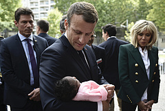 Macron több francia gyereket akar, de a termékenységi terve meddőnek tűnik
