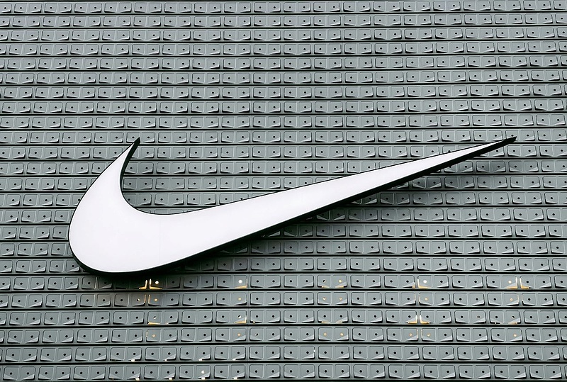 Bezuhant a profit, nagy leépítésbe kezd a Nike
