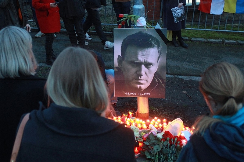 Még két hétig nem adják ki Alekszej Navalnij holttestét
