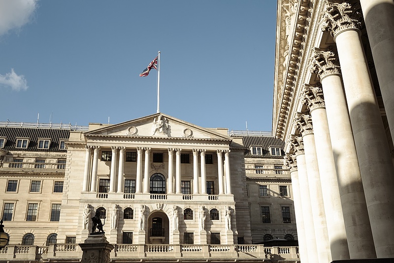 Kincstári optimizmus: előre hozná a kamatok csökkentését a Bank of England kormányzója
